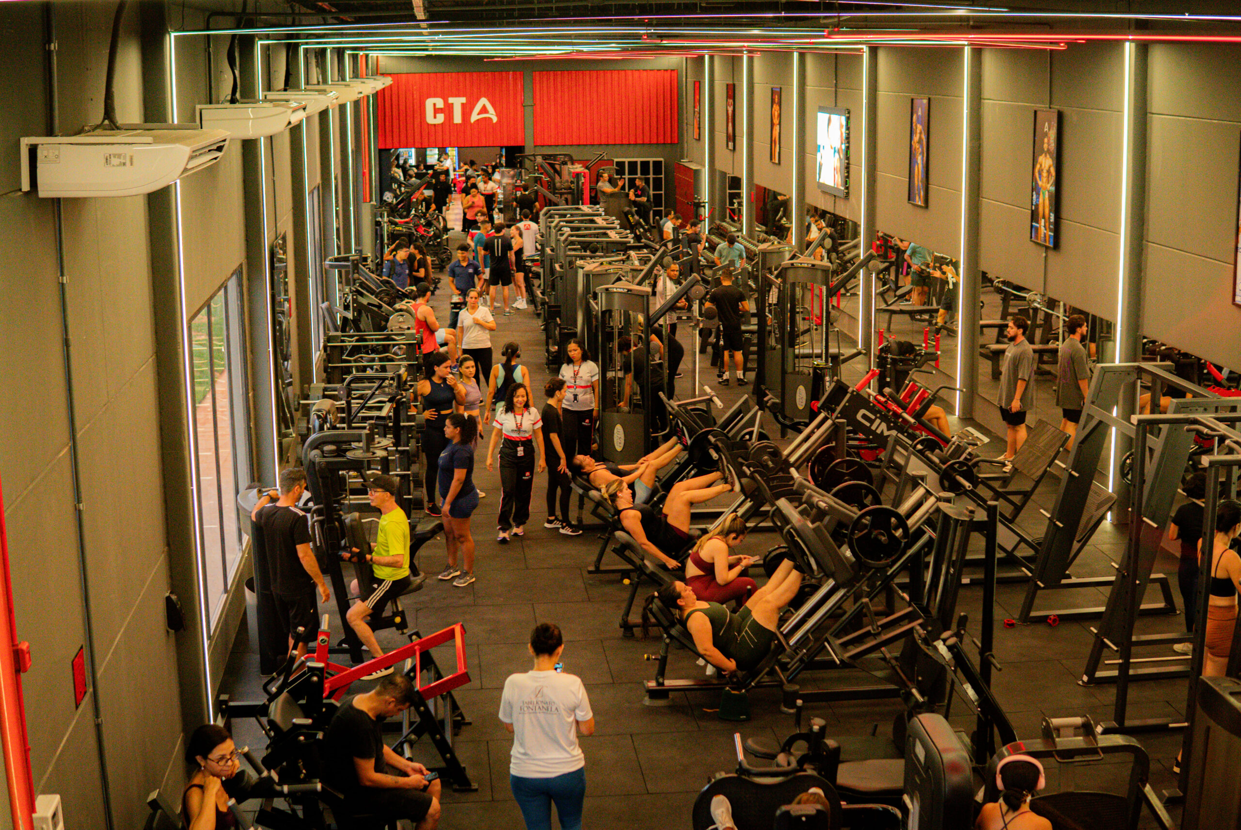 Estrutura de musculação da Arena Training